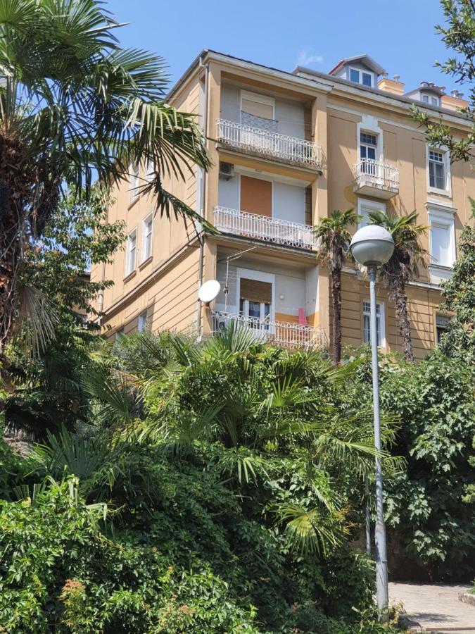 Family Apartment Center Opatija Exteriör bild