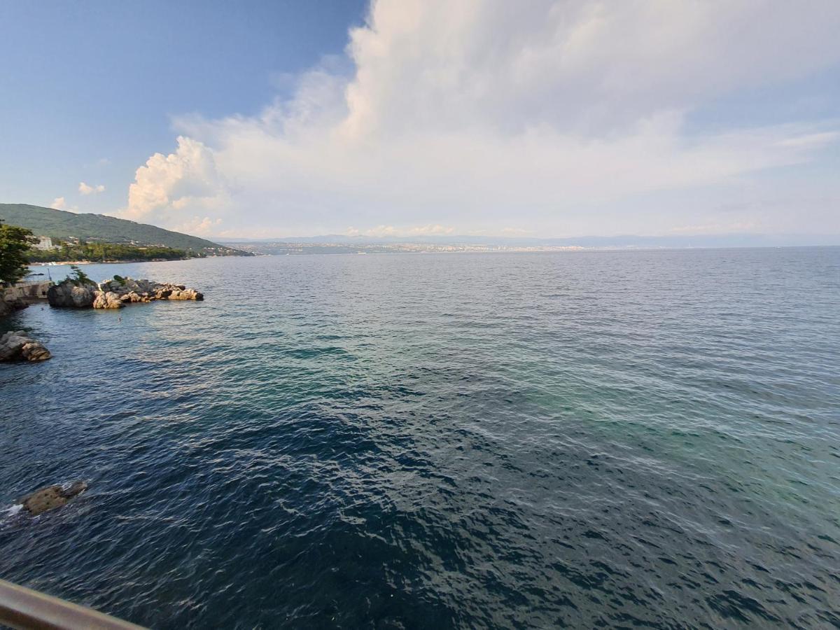 Family Apartment Center Opatija Exteriör bild