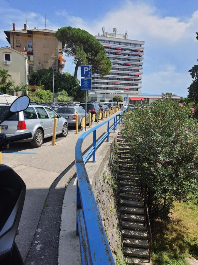Family Apartment Center Opatija Exteriör bild