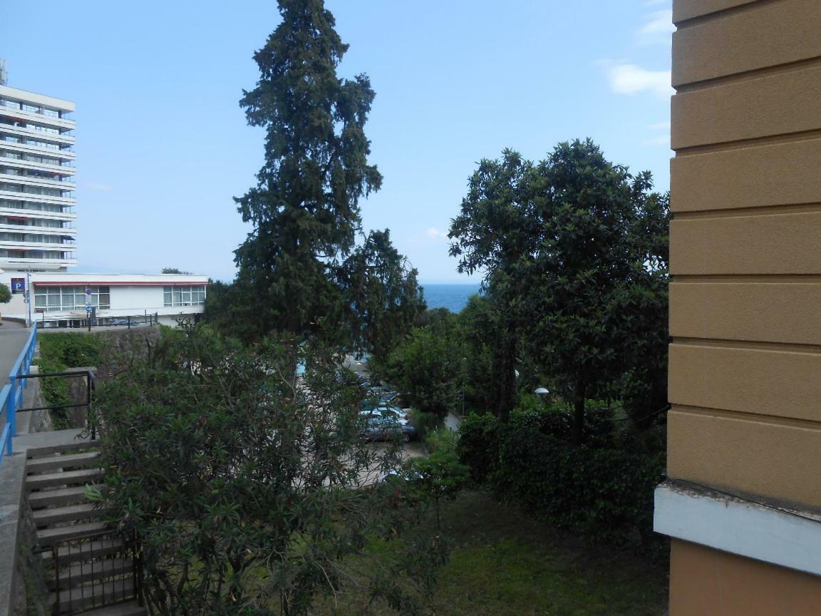 Family Apartment Center Opatija Exteriör bild